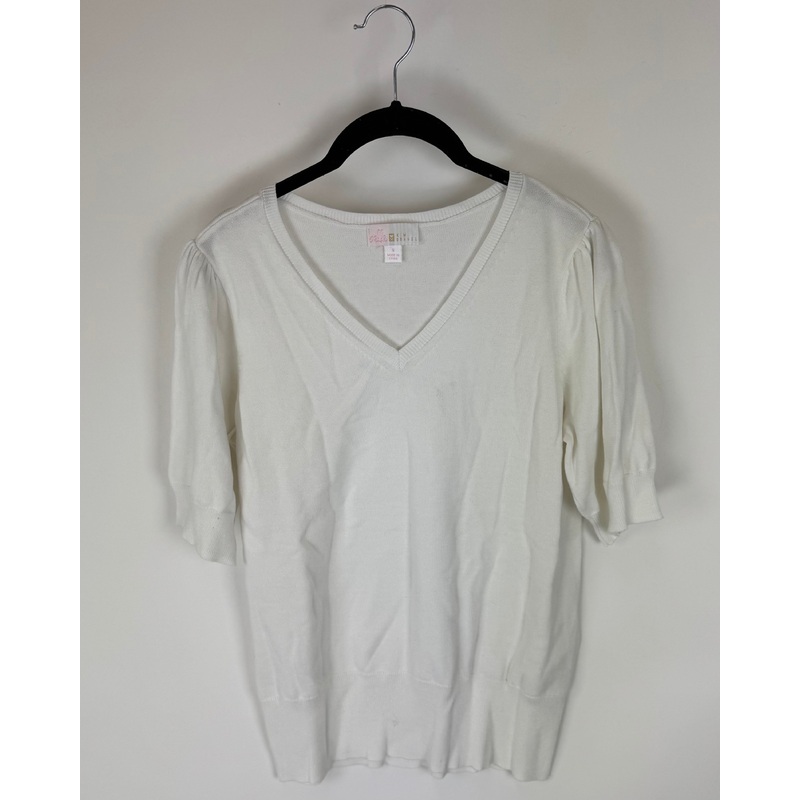 White V-Neck T Shirt – Size 6/8