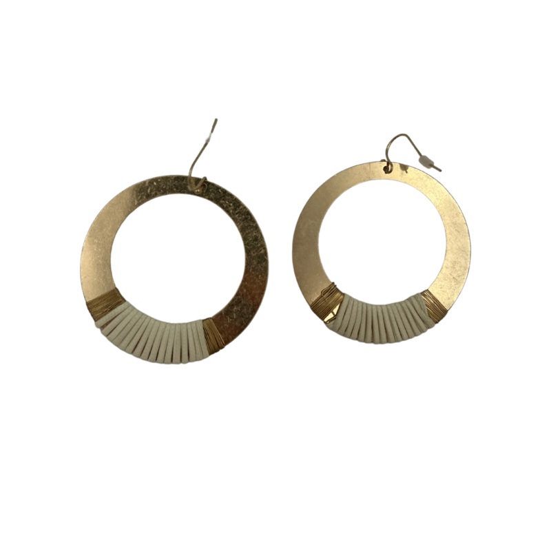 Cream Detail Gold Earring