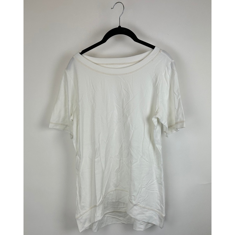 White Crew Neckline T-Shirt – size 6/8