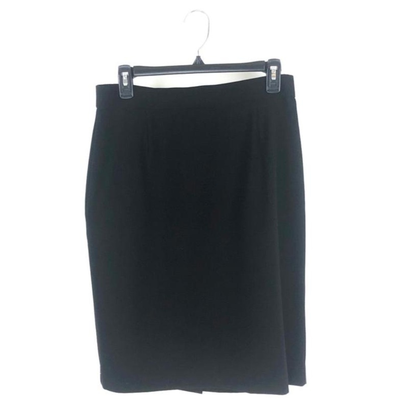Black Fitted Skirt – Size 8
