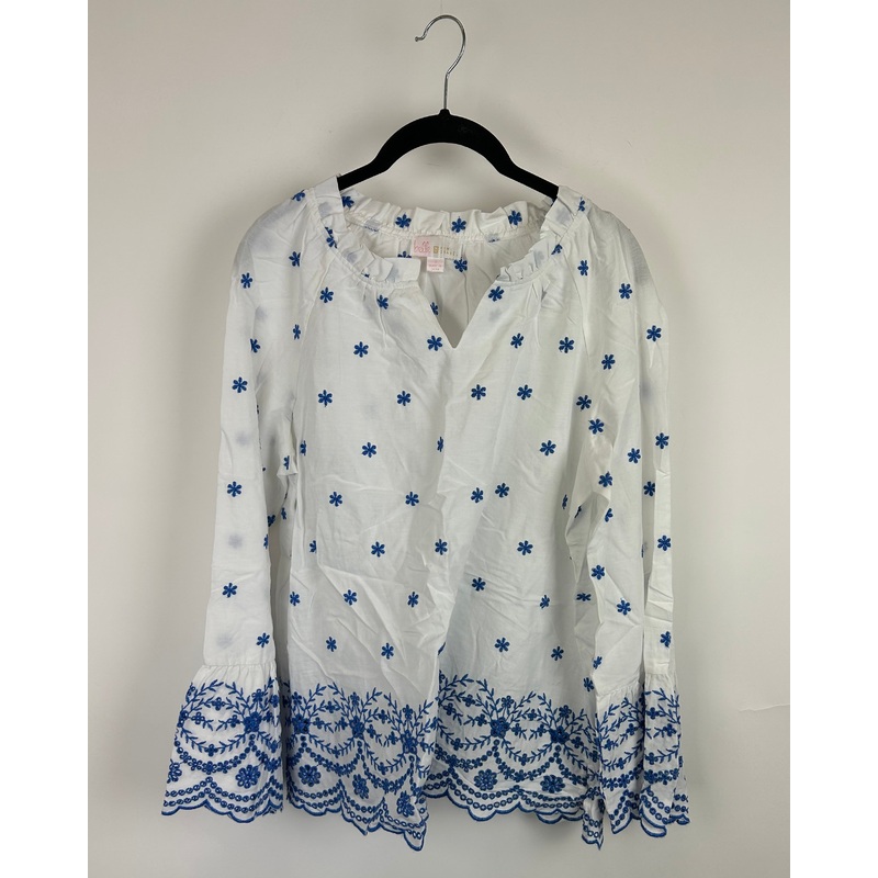 Blue and White Daisy Embroidered Eyelet Top – Size 6/8