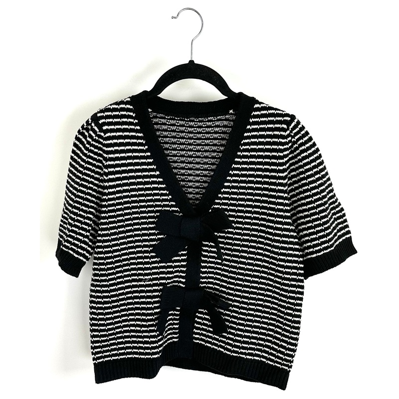 Black and White Striped Short Sleeve Sweater – Size 4/6