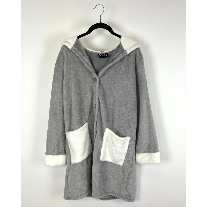Soft And Cozy Gray Button Up Robe – Size 6-8