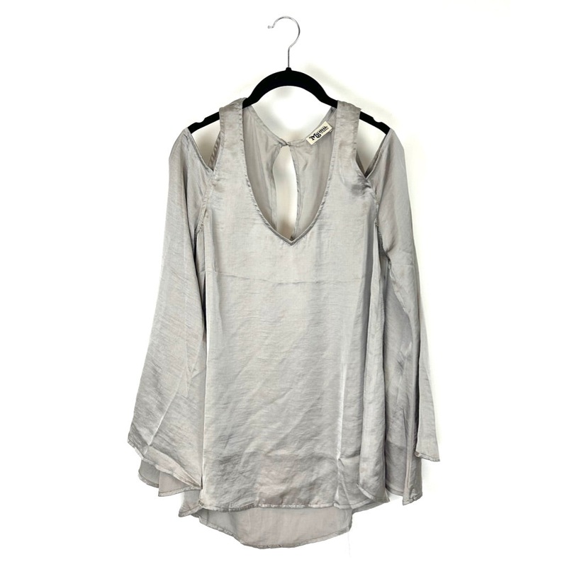 Gray Open Shoulder Shirt – Extra Small