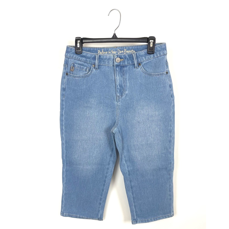 Light Wash Capri Jean – Size 6/8