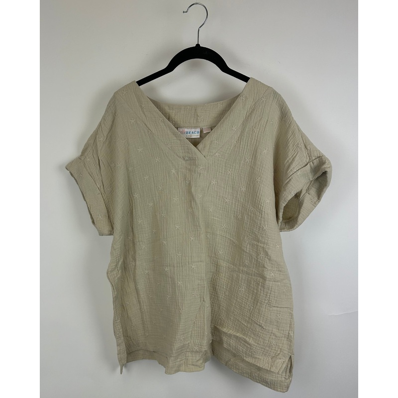 Beige Top With Star Pattern Stitching – Size 6/8
