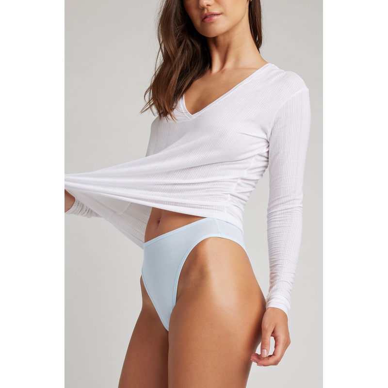 Whipped V-Neck in White XS White Single