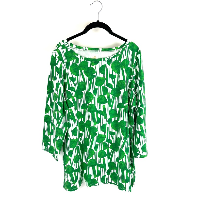 Green and White Geometric Pattern Top – Size 14/16
