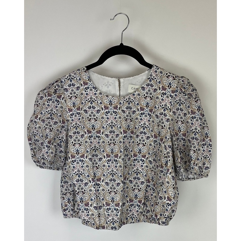 White Floral Short Sleeve Top – Small