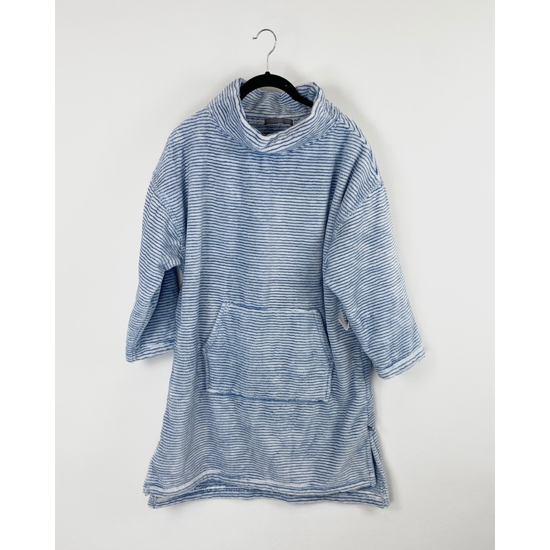 Blue and White Striped Fuzzy Long Sweatshirt – Small
