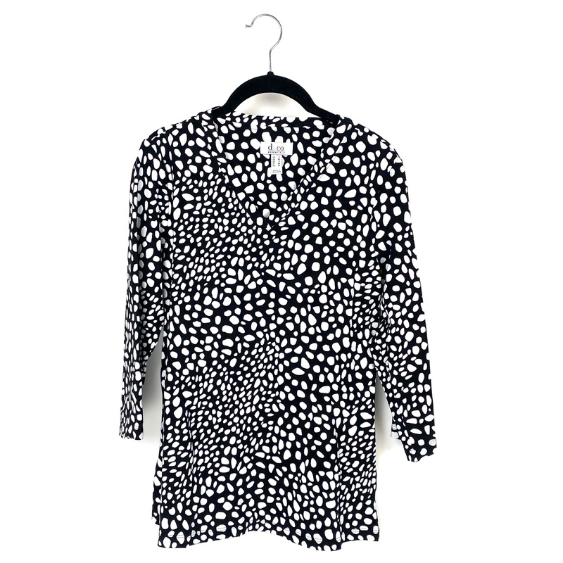 Black and White Top – Size Small