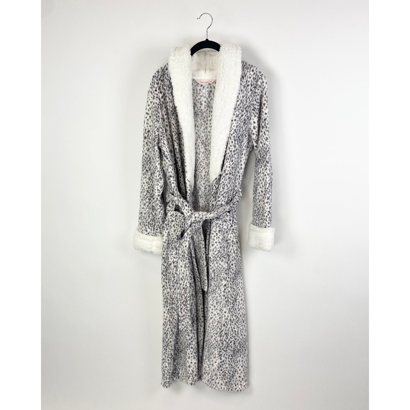 White And Grey Cheetah Robe – Small