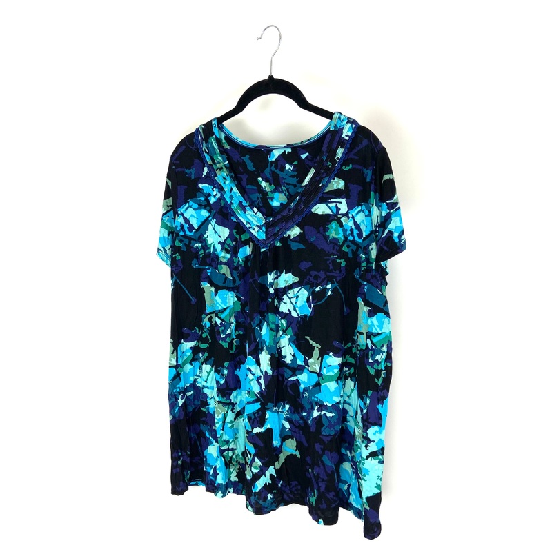 Purple And Blue Print Short Sleeve Lounge Top – Size 1X