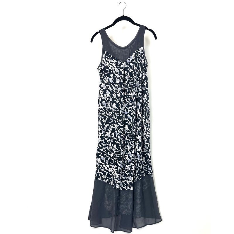 Gray and White Sleeveless Nightgown – Small